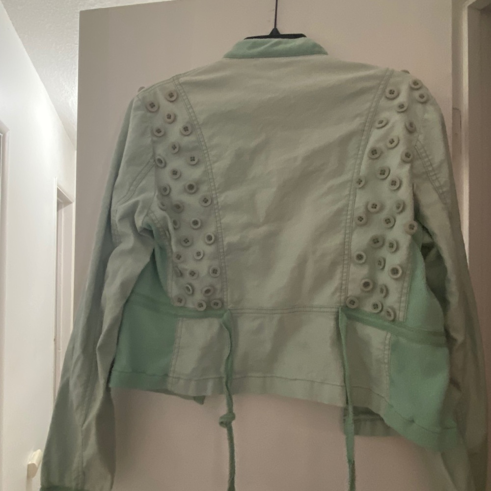 Light green jacket - Picture 2 of 2